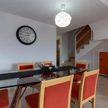 Oasis Dakota 1 - Three Bed With Sea And Pool Views Apartment *